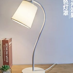 מנורת שולחן אהיל מכופף שחור/לבן